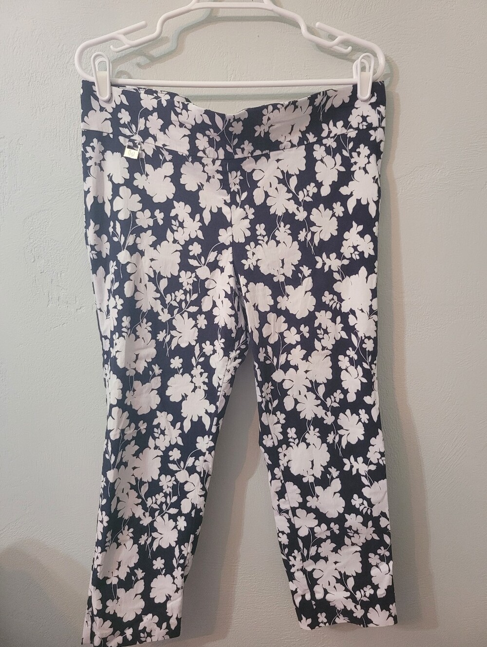Rafaella Comfort Stretchy Unique Floral Cropped Pants Size 16!